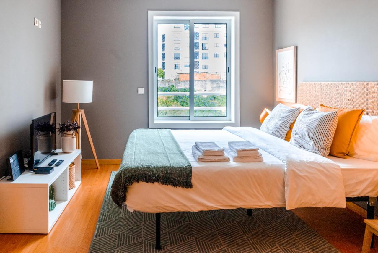 Sunny Studio In The Heart Of Lapa - 5Min Walk To Metro! Porto Bagian luar foto