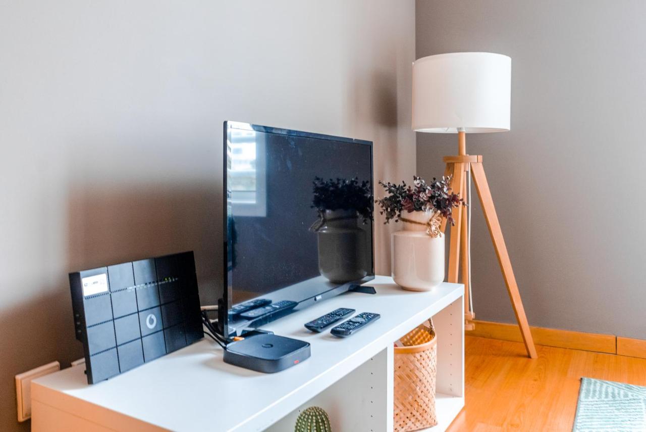 Sunny Studio In The Heart Of Lapa - 5Min Walk To Metro! Porto Bagian luar foto