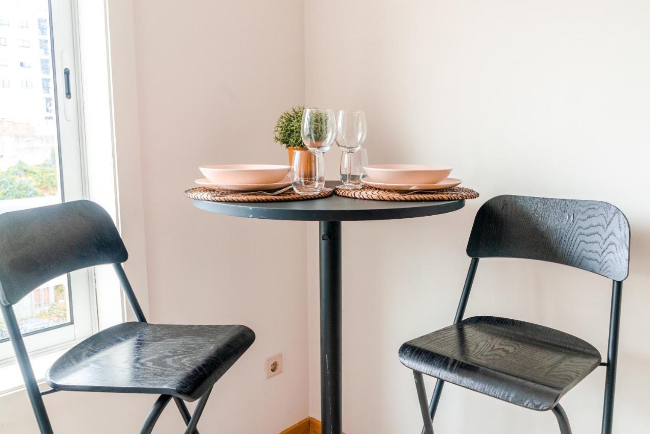 Sunny Studio In The Heart Of Lapa - 5Min Walk To Metro! Porto Bagian luar foto
