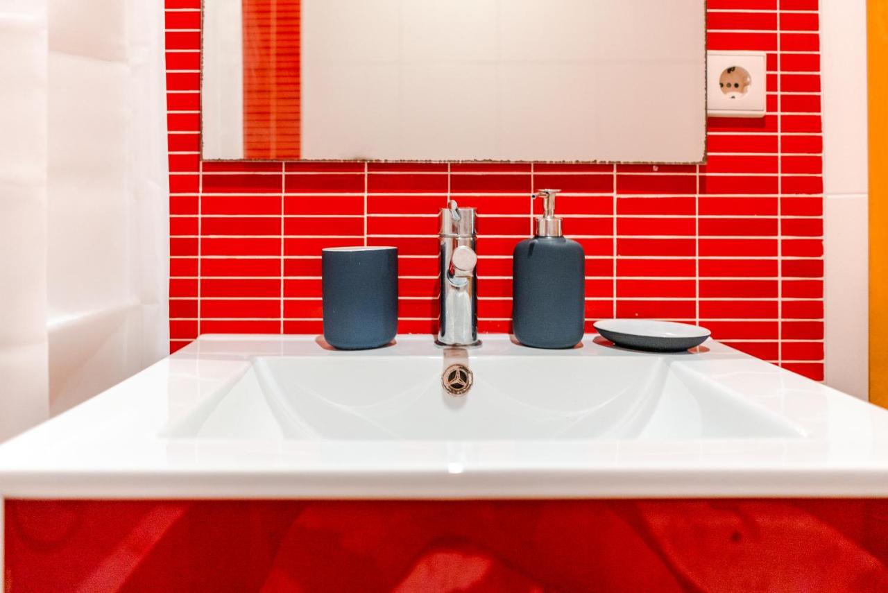 Sunny Studio In The Heart Of Lapa - 5Min Walk To Metro! Porto Bagian luar foto