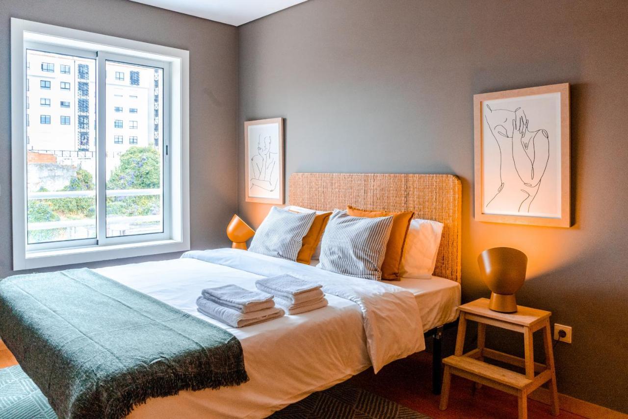 Sunny Studio In The Heart Of Lapa - 5Min Walk To Metro! Porto Bagian luar foto
