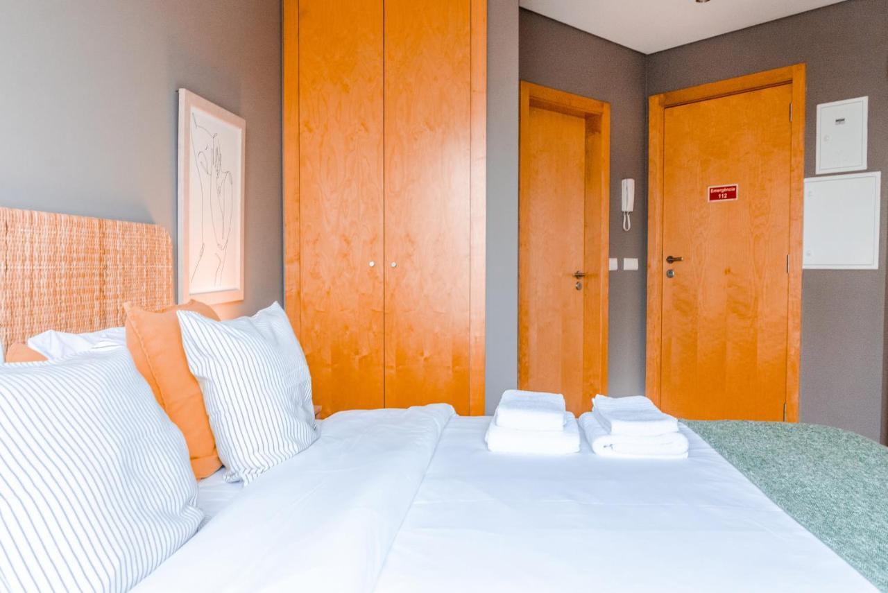 Sunny Studio In The Heart Of Lapa - 5Min Walk To Metro! Porto Bagian luar foto