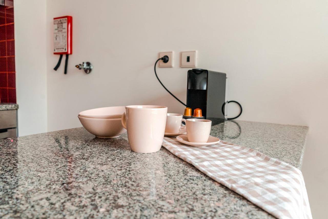 Sunny Studio In The Heart Of Lapa - 5Min Walk To Metro! Porto Bagian luar foto